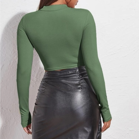 Green peek top - Picture 2 of 2